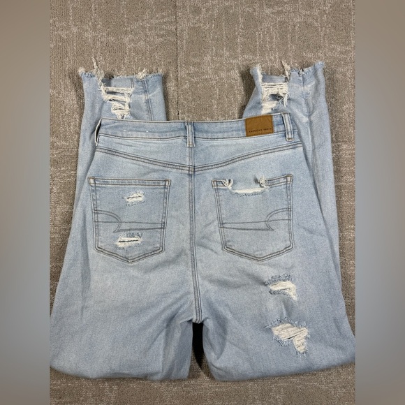 American Eagle Highest Rise Distressed Mom Jean Light Wash Size 10 Long Flawed - Picture 10 of 10